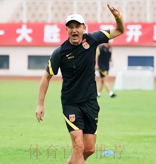 亚运队明日出征迪拜,扬科维奇强调体能和态度 亚运队明日出征迪拜,扬科维奇强调体能和态度