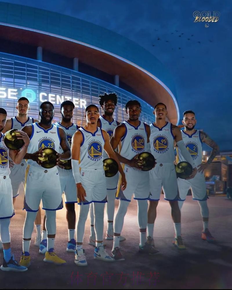 一张勇士队的“全家福”照片，为什么要在最中间留空一个位置？